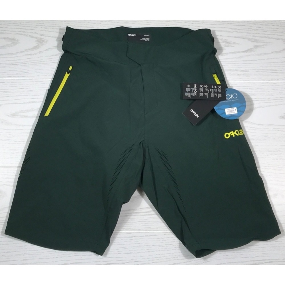 Oakley Reduct Berm Shorts Men 30 Green Biking Liner Shorts Included New